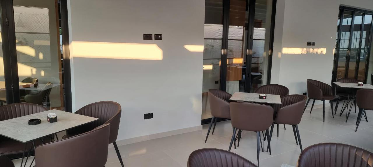 Sibb Hotel Tirana Eksteriør billede