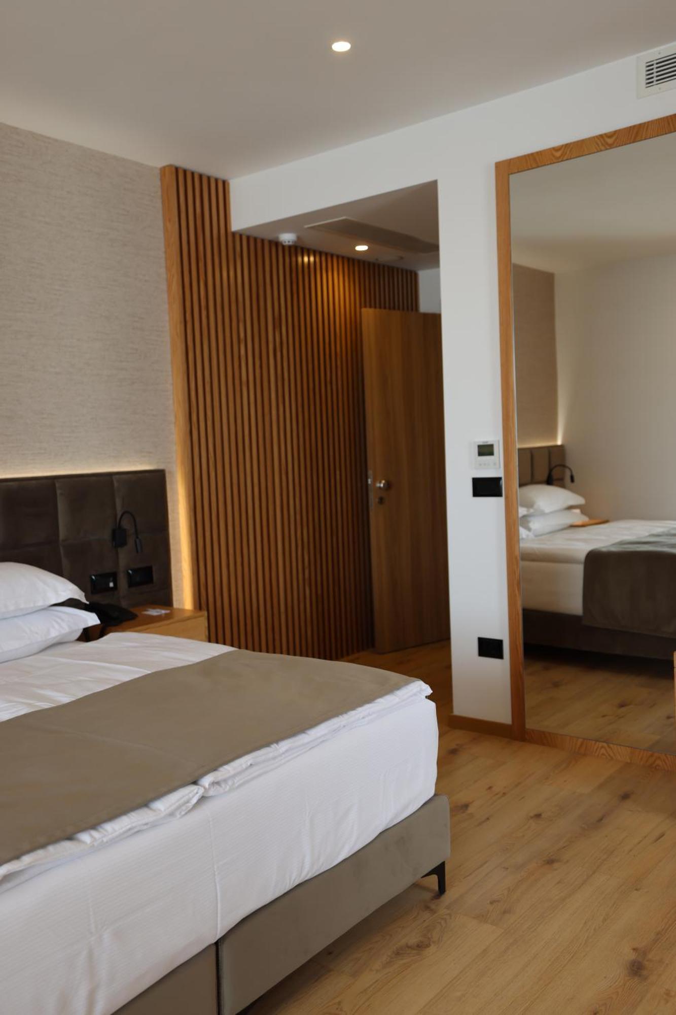 Sibb Hotel Tirana Eksteriør billede