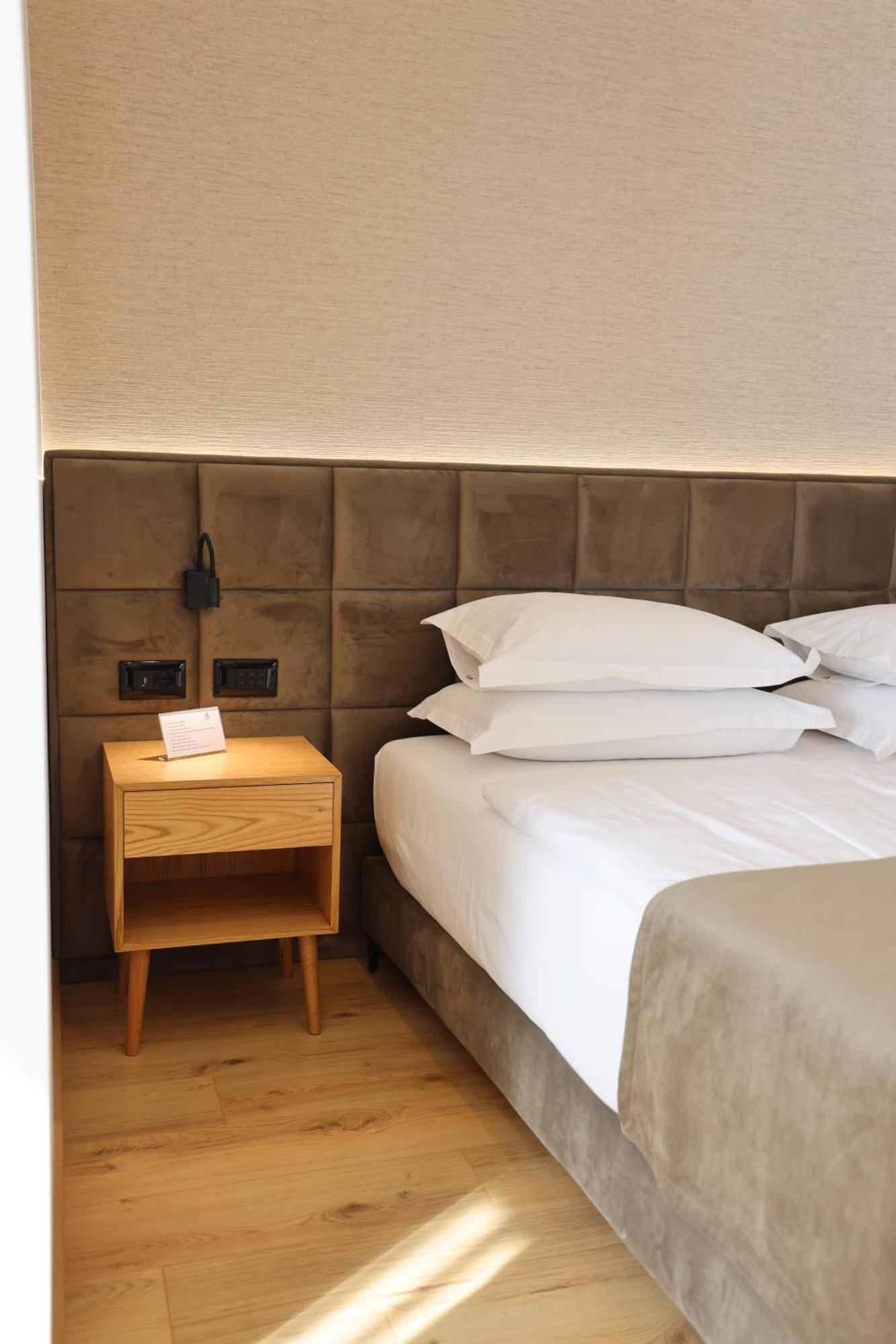 Sibb Hotel Tirana Eksteriør billede