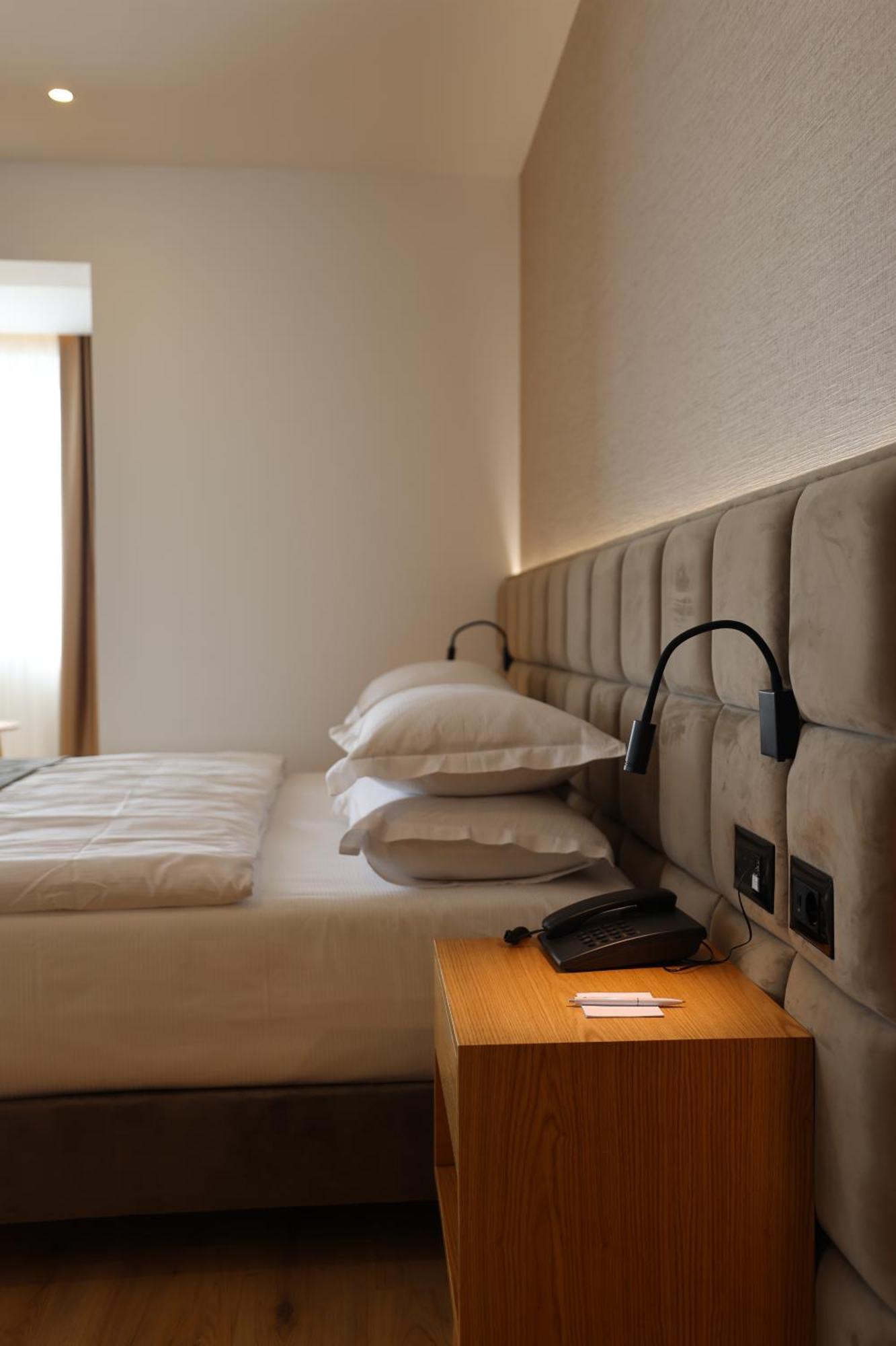 Sibb Hotel Tirana Eksteriør billede