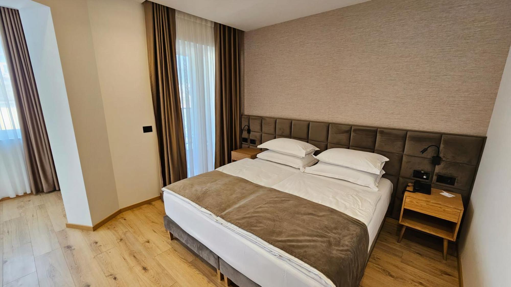 Sibb Hotel Tirana Eksteriør billede