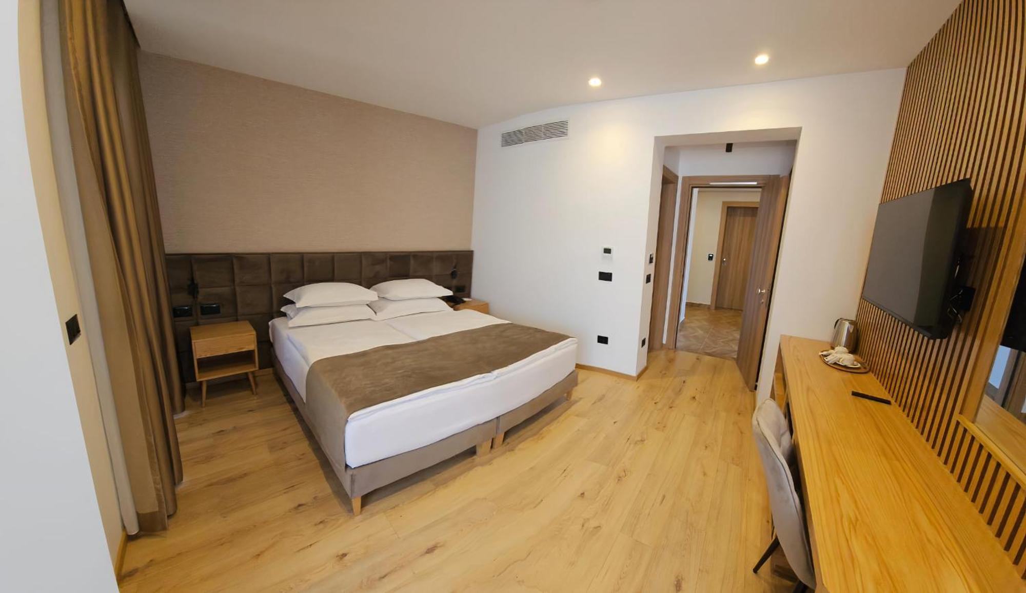 Sibb Hotel Tirana Eksteriør billede