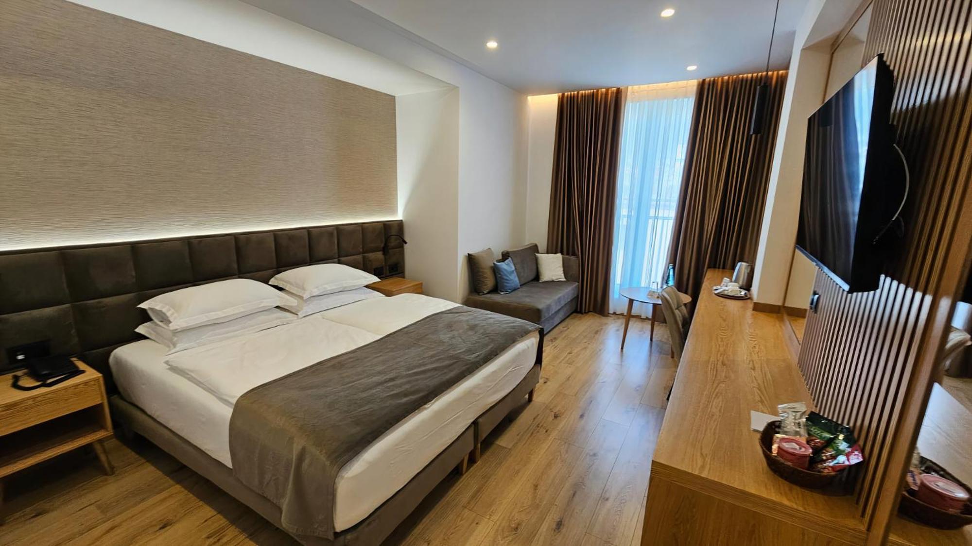 Sibb Hotel Tirana Eksteriør billede