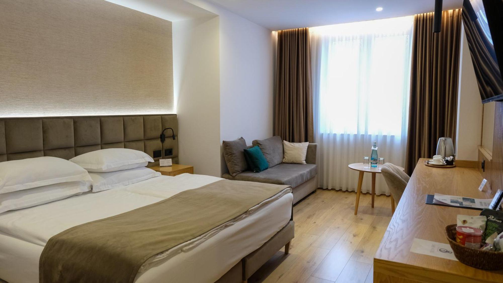 Sibb Hotel Tirana Eksteriør billede